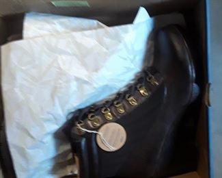 Boots nib, size 9