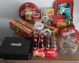 Coca Cocal, decor, glassware, collectibles. 