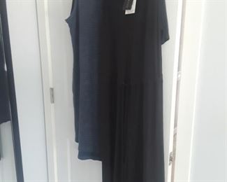 Ladies clothing size med nwt.