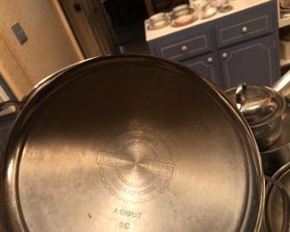 Set of Belgique cooking pots and pans