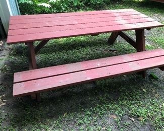 Picnic table