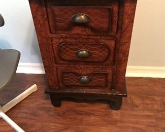 small end table/drawers