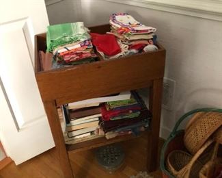 Linens, napkins and tablecloths. Cookbooks, baskets