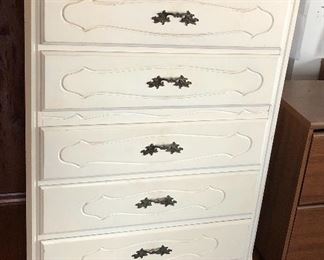 White chest of drawers