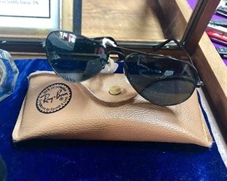 Vintage RAY-BAN Aviator Sunglasses in Orig Case
