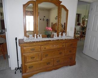 Large Dresser with 8 drawers, Triple Mirror