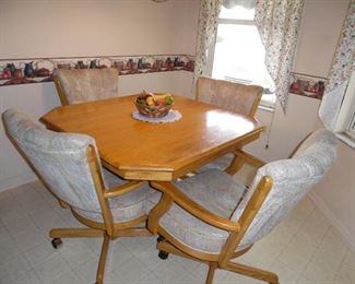 Dinette set, Oak table, 4 upholstered chairs