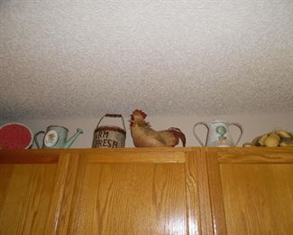 Lots of kitchen decor.................