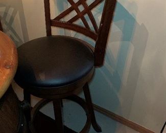 Wine Barrel Pub Table with Bar Stools