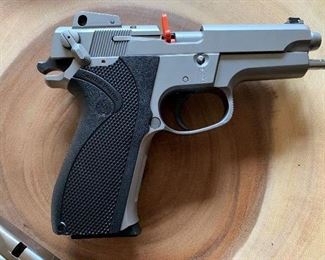 Smith and Wesson 9mm Model 5906