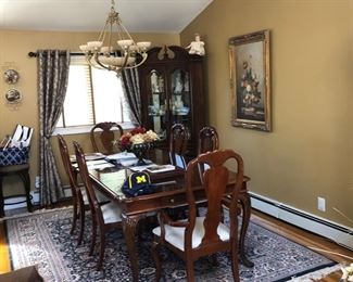 Queen Ann Dining room set with 6 chairs & corner cabinet 