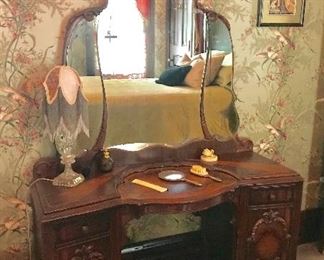 Antique vanity dresser