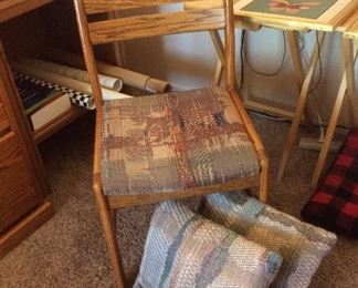 Side chair, pillows