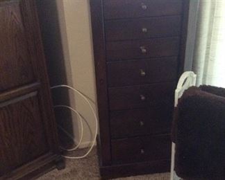Jewelry chest