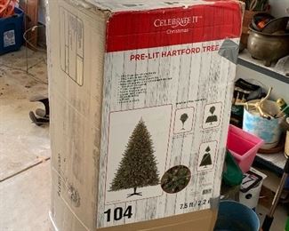 7 1/2 ft lighted Christmas tree