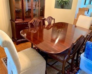 Beautiful dinning room table w/2 leaves, 2 arm chairs, 4 side chairs and 2 upholstered chairs also w/matching China Cabinet