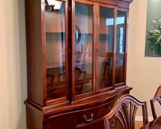 Georgetown Galleries - Solid Mahogany  Lighted China Cabinet - in excellent condition Beautiful curved pediment on top