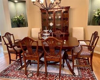 Georgetown Galleries - Solid Mahogany  - Dining room table w/6 chairs, 2 leaves and pads and matching hutch 