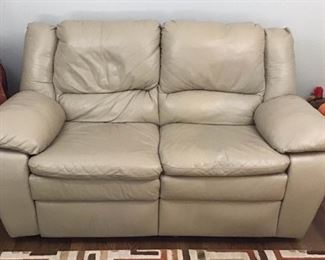 PALLISER Leather reclining loveseat https://ctbids.com/#!/description/share/189828