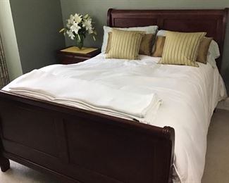 Queen bedroom suit https://ctbids.com/#!/description/share/189832