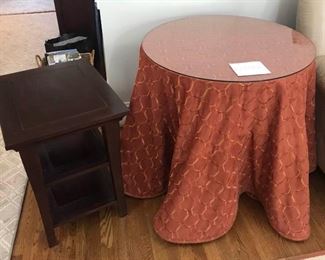 Round table and end table https://ctbids.com/#!/description/share/189845