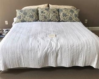 King size bed https://ctbids.com/#!/description/share/189846
