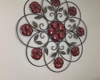 Metal wall decorations https://ctbids.com/#!/description/share/189867