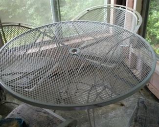 Table with 4 chairs
