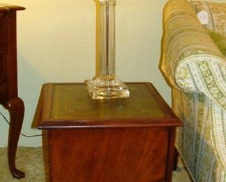 matches commode