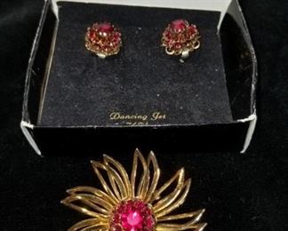 Sarah Coventry Earring and Brooch Set
Dancing Jet