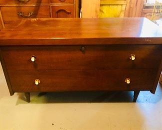 Would you guess this is a cedar hope chest trunk - well it is! Top locks down by turning the small middle knob. Very MCM (mid century modern)!