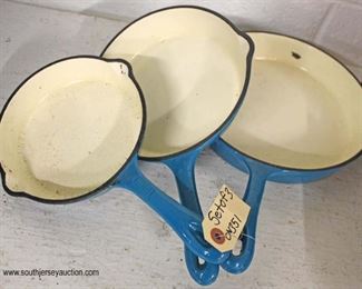 Set of 3 Graniteware Frying Pans 

Auction Estimate $20-$50 – Located Inside 
