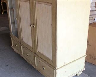  Large Decorator Cabinet

Auction Estimate 4100-$200 – Located Dock 