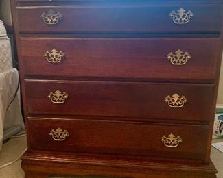 Bachelor’s chest/bedside chest