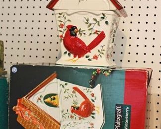  Pfaltzgraff Winterberry Cardinal Birdhouse Cookie Jar with Box and more

Auction Estimate $20-$100 – Located Glassware 