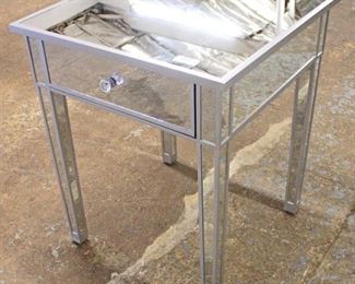 Modern Design All Mirrored One Drawer Decorator Lamp Table

Auction Estimate $100-$300 – Located Inside
