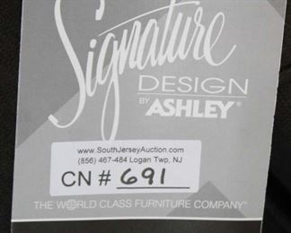  NEW “Signature Design by Ashley Furniture” Grey Upholstered Contemporary Decorator Sofa with Decorative Pillows with Tags

Auction Estimate $300-$600 – Located Inside 