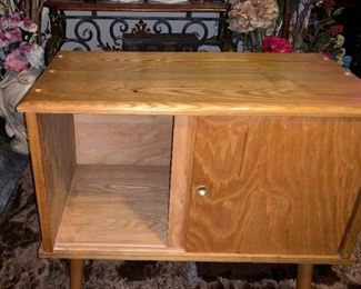 RETRO RECORD PLAYER LP STAND  - GREAT CONDITION  $150