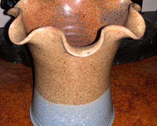 VINTAGE LYNDA THOMPSON RARE POTTERY  $70