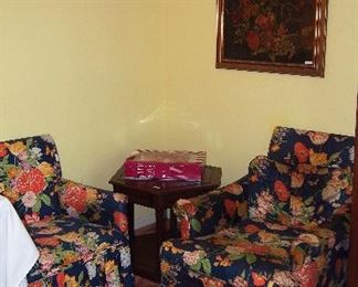 Pr. Shabby Chic Chairs