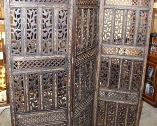 Room dividing screen.