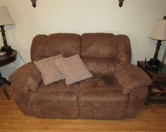 Recliner loveseat