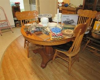 Kitchen table with 6 chairs