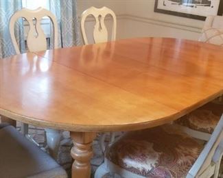 Dining Room Table w/2 leaves and 6 Chairs