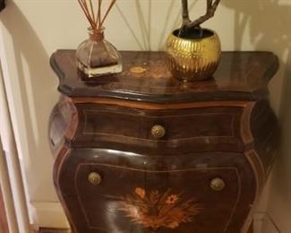 Italian Bombe Chest