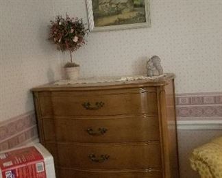 chest of drawers very good quality