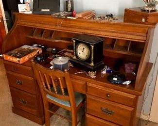 Roll top desk