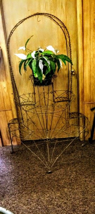 VICTORIAN WIRE PLANT STAND