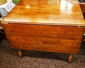 DROP LEAF TABLE WITH 2 LEAVES