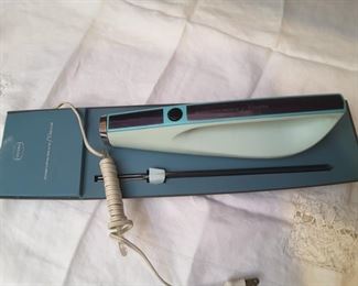 Vintage Hamilton Beach Electric Carving Knife with original box.